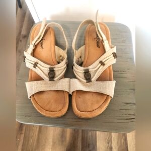 Minnetonka Beige Slingback Sandals with Buckle Detail